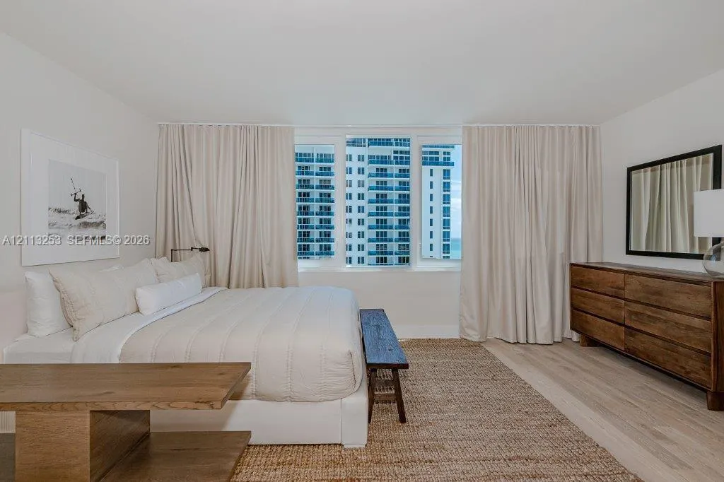 2301 Collins Avenue #914