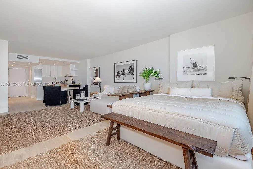 2301 Collins Avenue #914