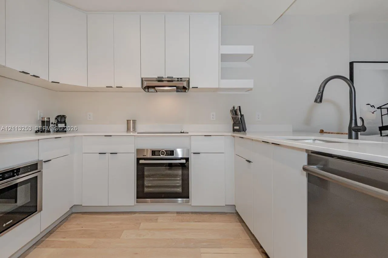 2301 Collins Avenue #914