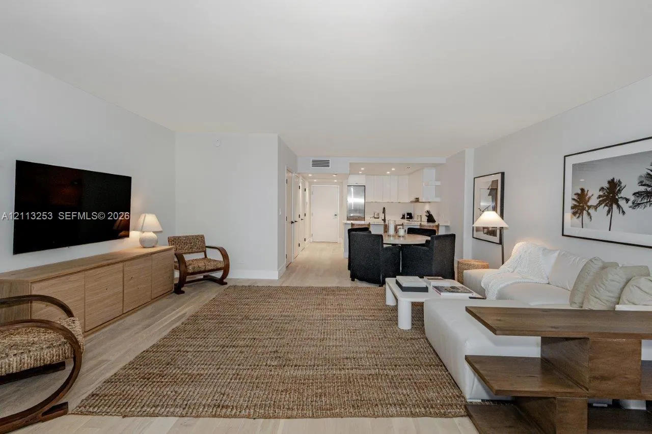 2301 Collins Avenue #914