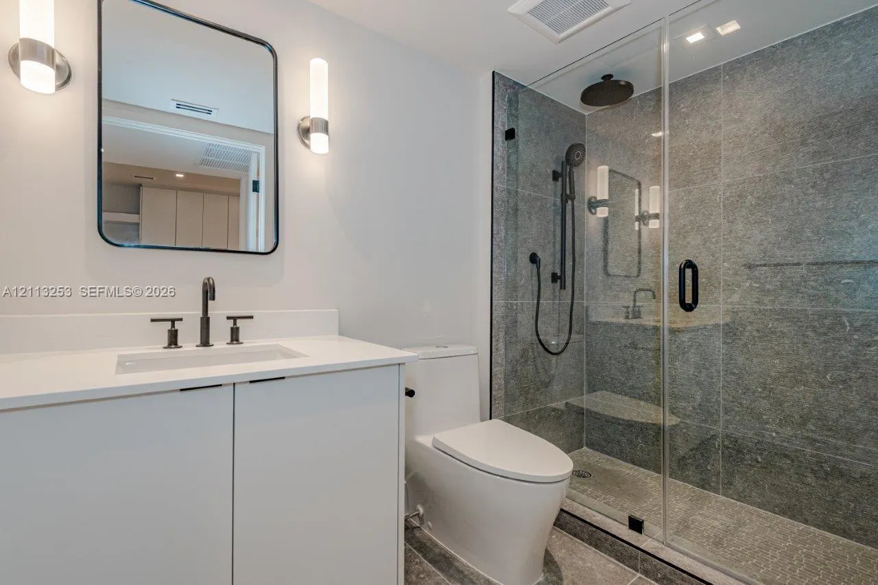 2301 Collins Avenue #914