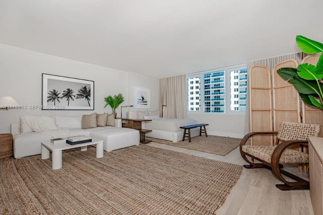 2301 Collins Avenue #914