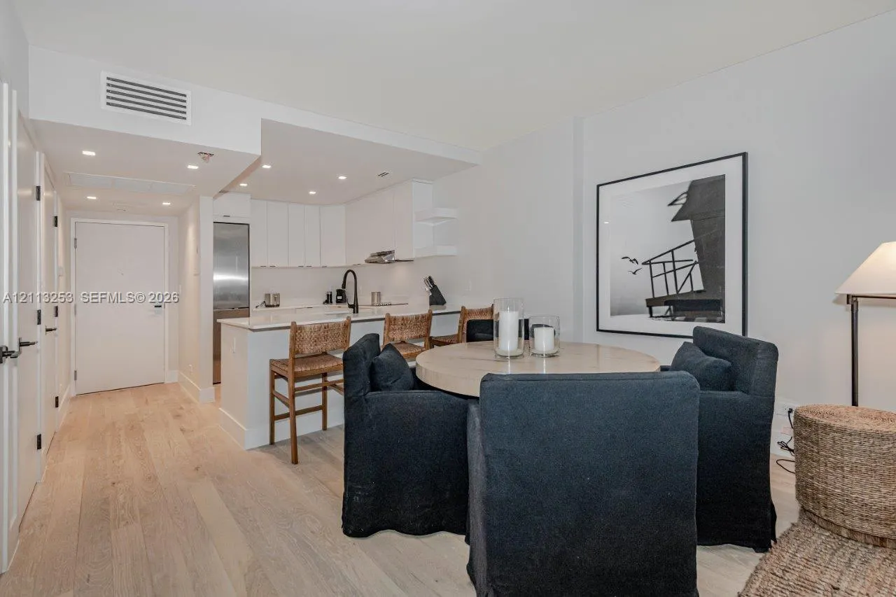 2301 Collins Avenue #914