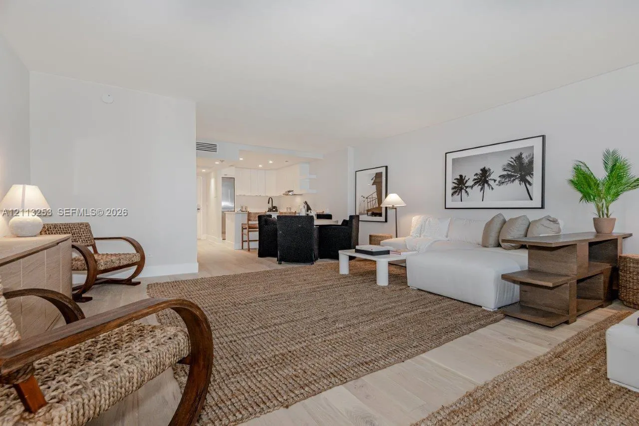2301 Collins Avenue #914