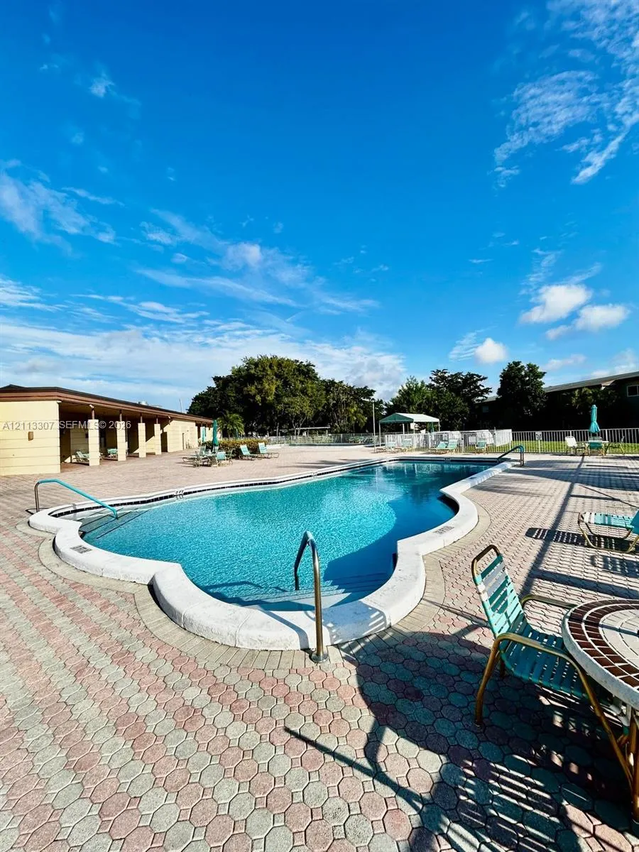 7605 NW 5th Place #103