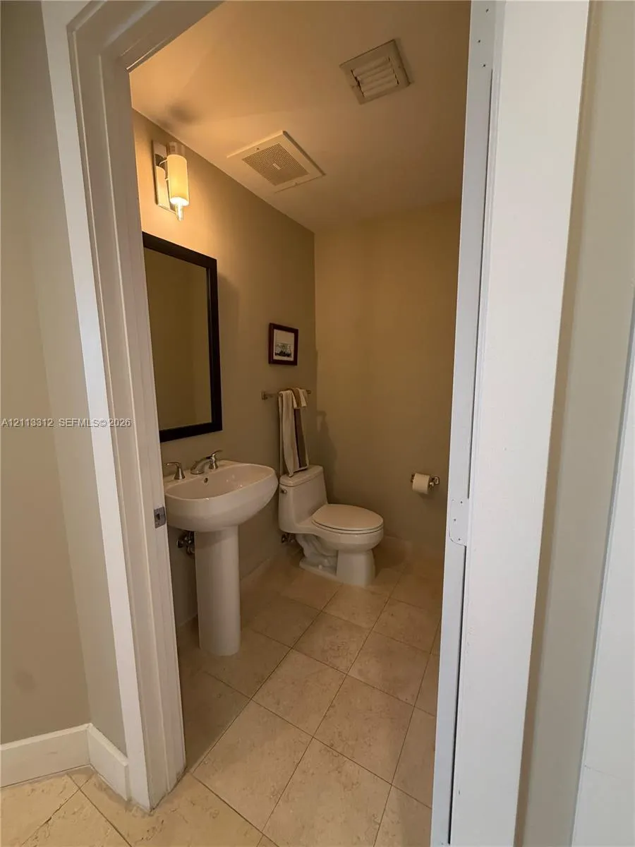 1050 Brickell Avenue #2414