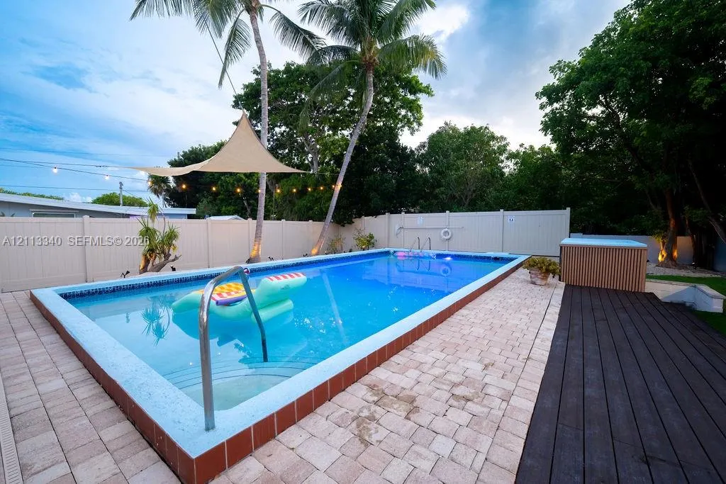 2705 Dolphin Drive