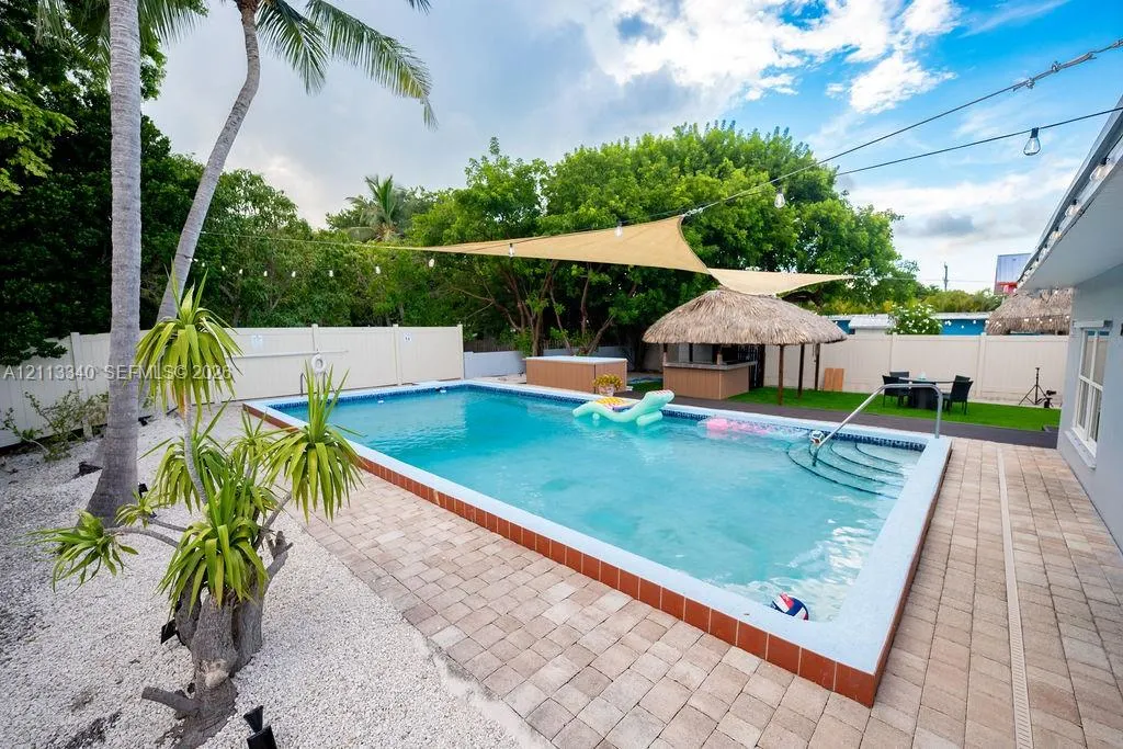 2705 Dolphin Drive