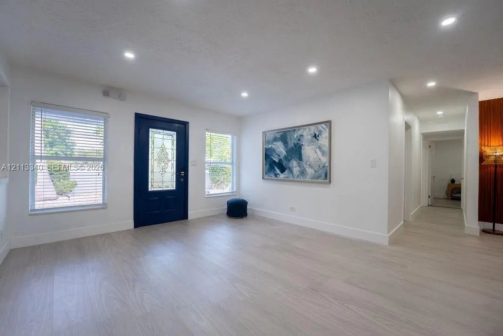 2705 Dolphin Drive