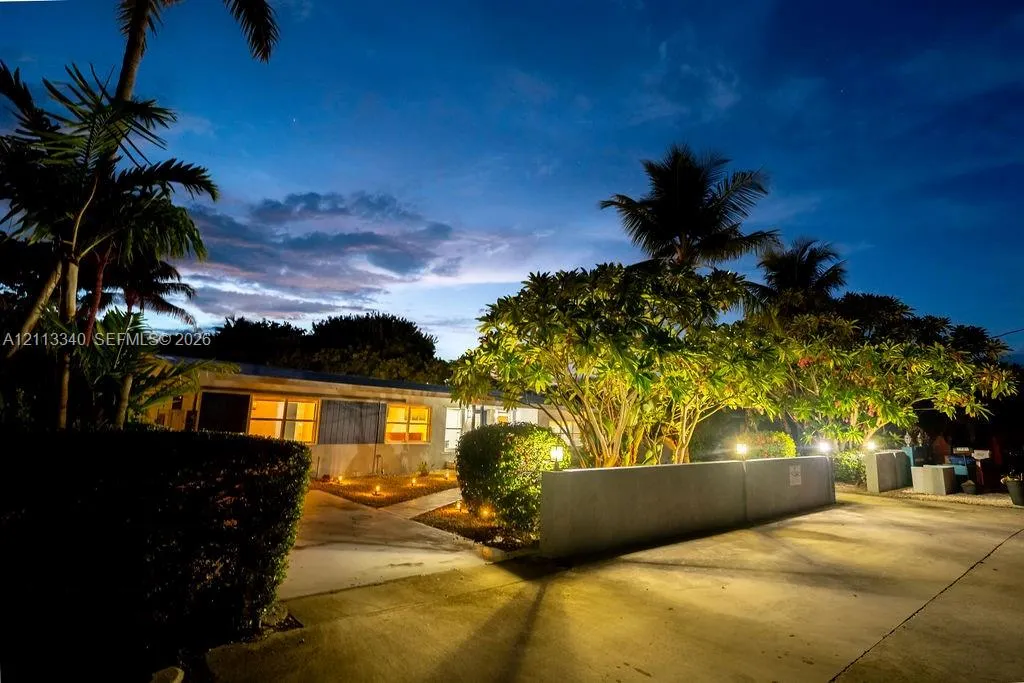 2705 Dolphin Drive