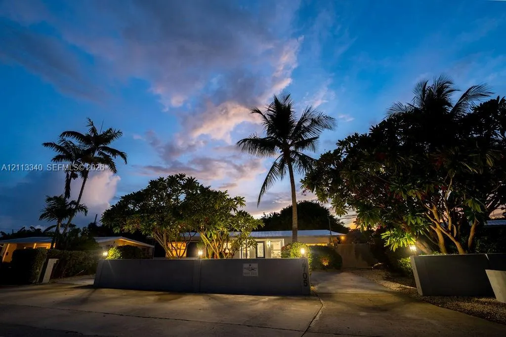 2705 Dolphin Drive