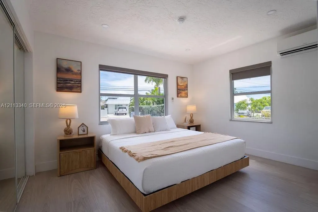 2705 Dolphin Drive