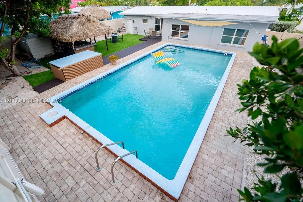 2705 Dolphin Drive