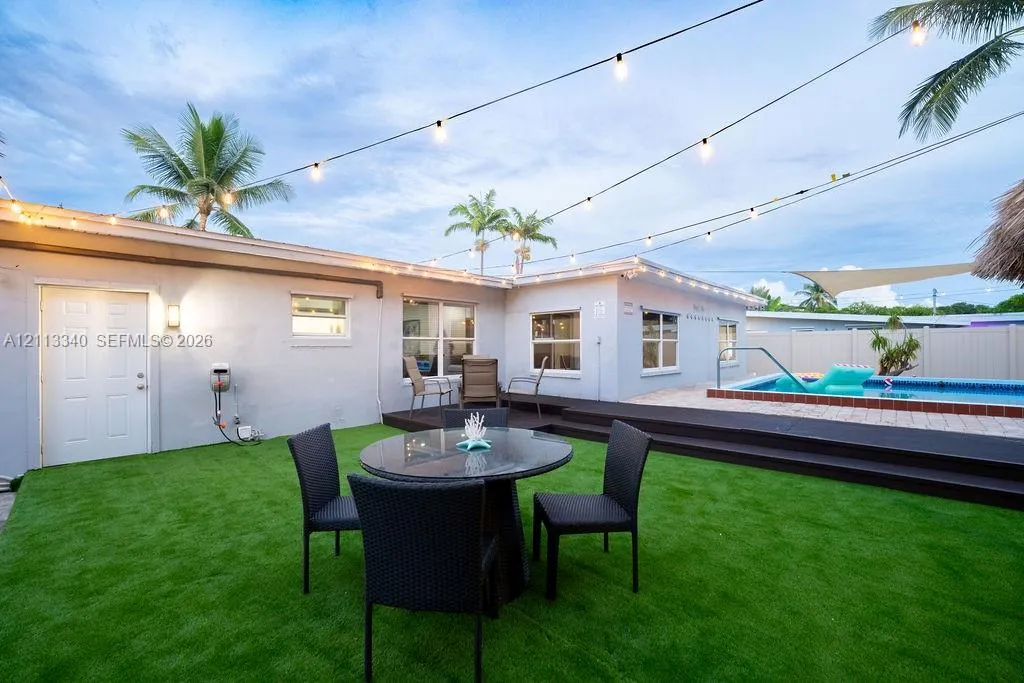 2705 Dolphin Drive