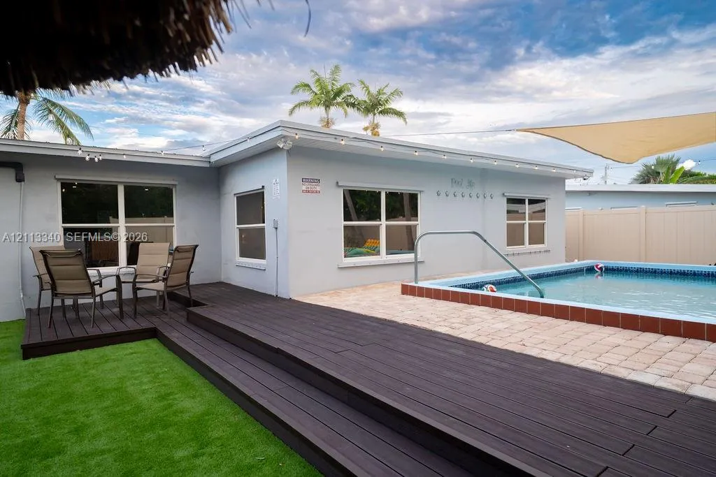 2705 Dolphin Drive