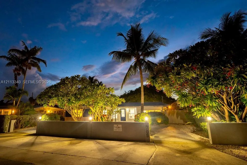 2705 Dolphin Drive