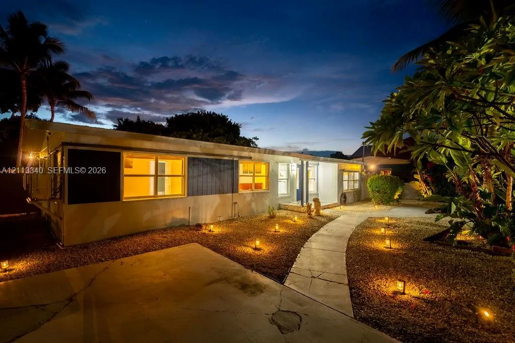 2705 Dolphin Drive