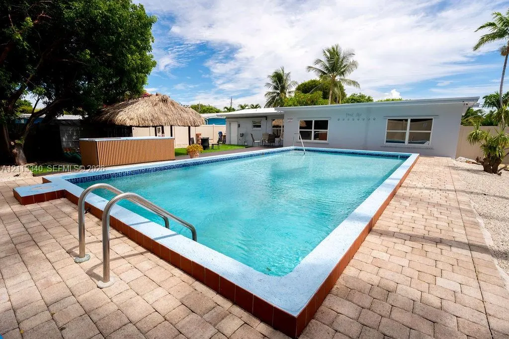 2705 Dolphin Drive