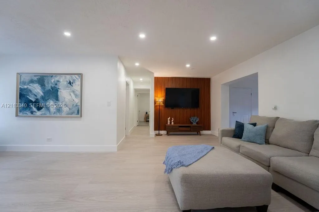 2705 Dolphin Drive