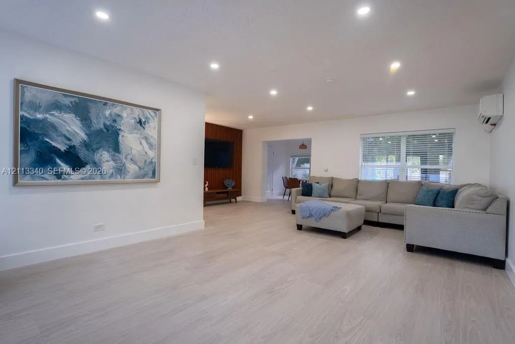 2705 Dolphin Drive