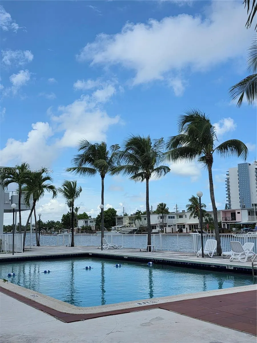 7207 Bay Drive #2