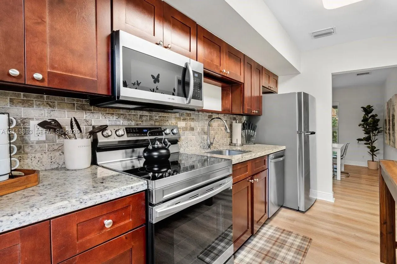 617 NE 9th Avenue #72