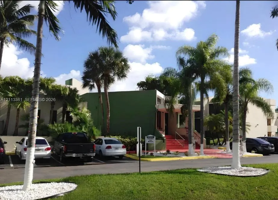 8860 Fontainebleau Boulevard #208