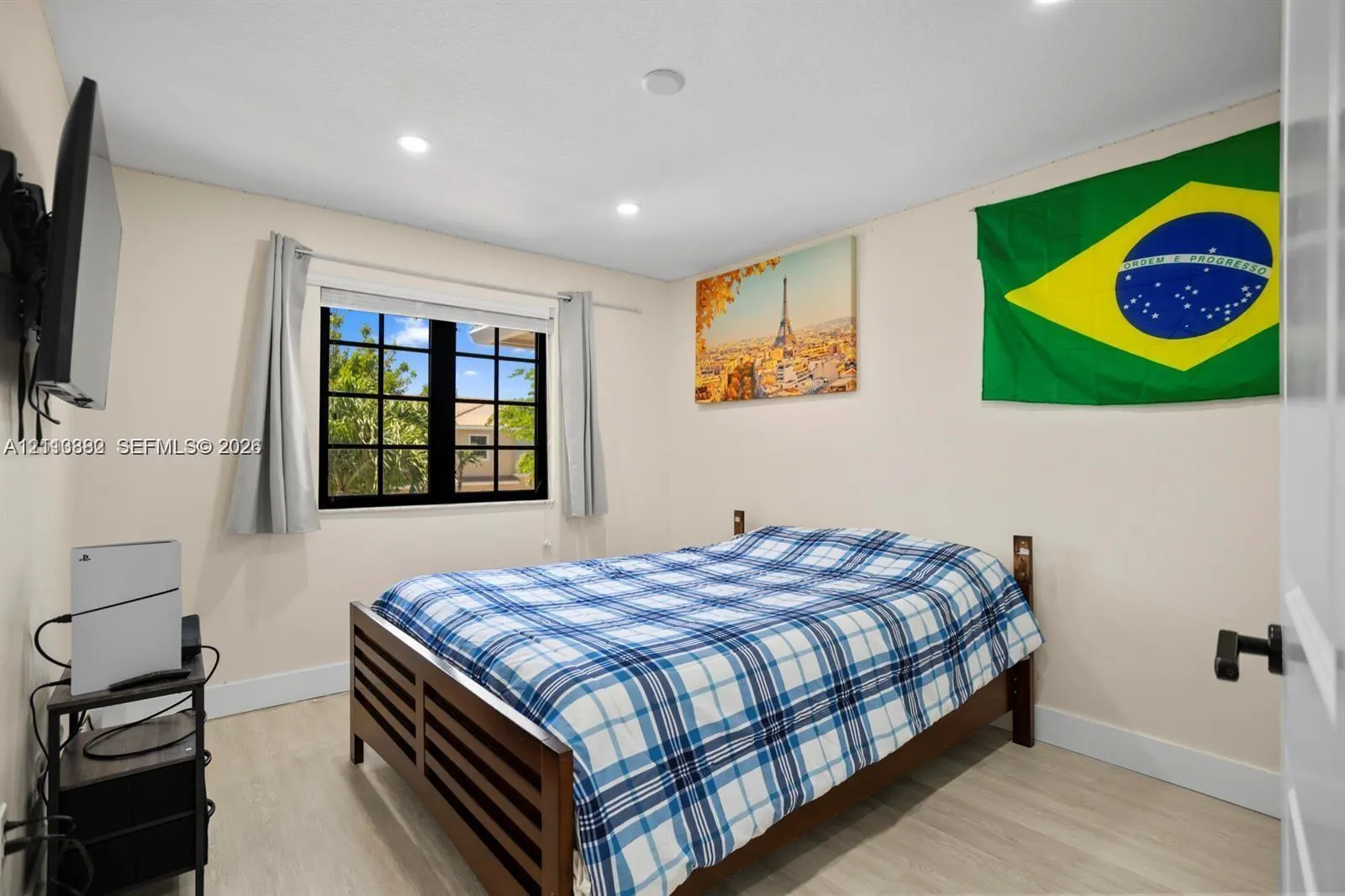 385 NE 194th Terrace #385