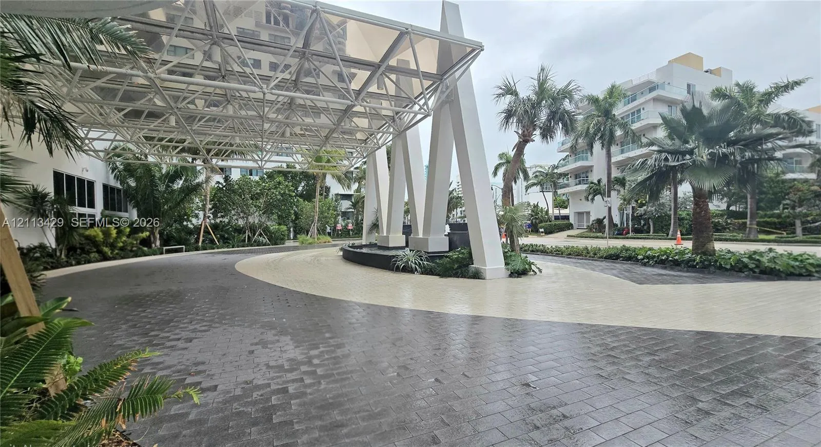 6365 Collins Avenue #909