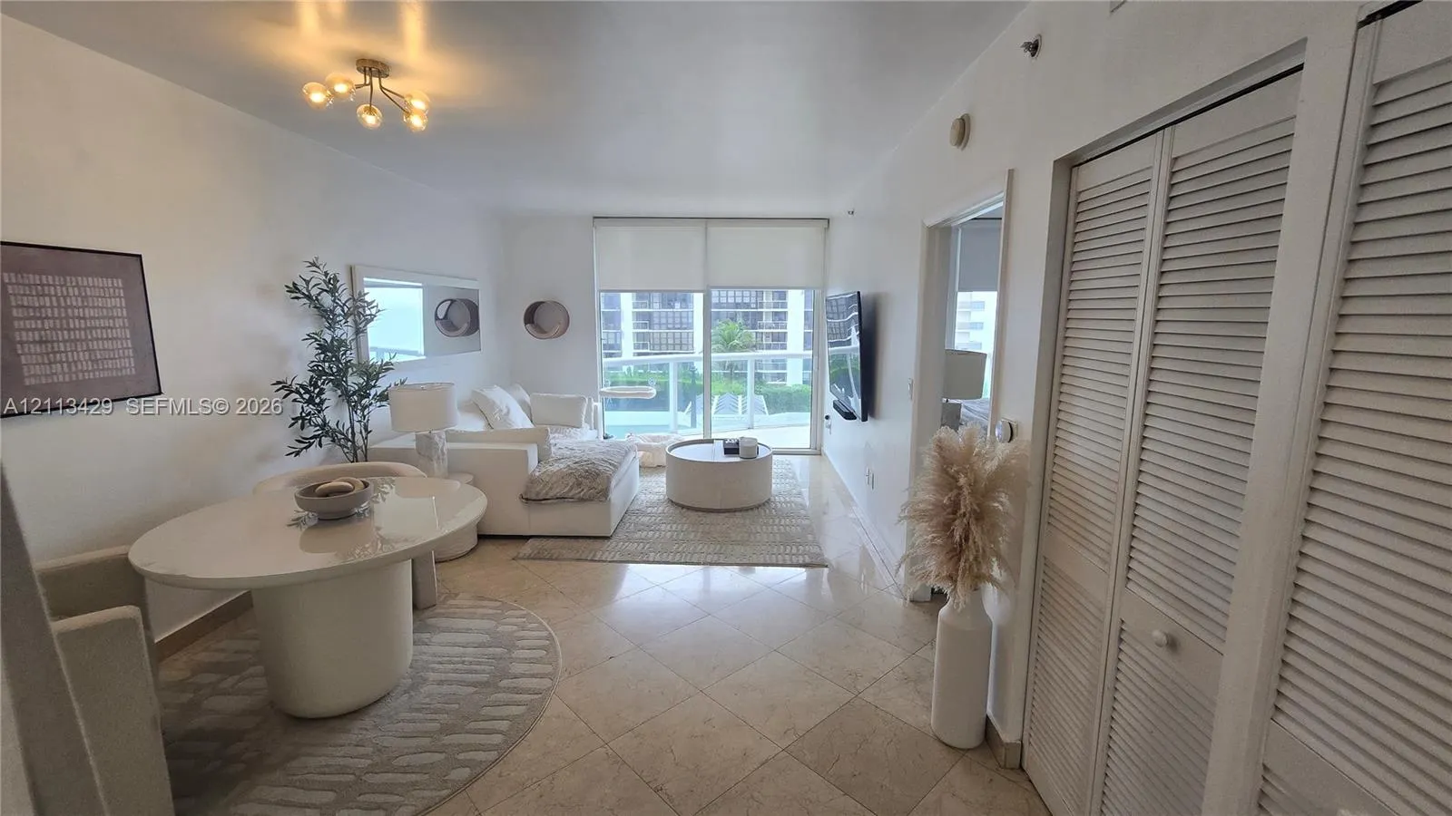 6365 Collins Avenue #909