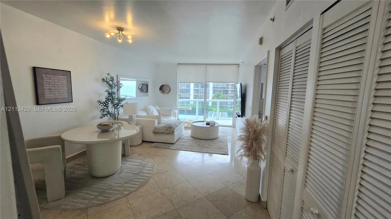 6365 Collins Avenue #909