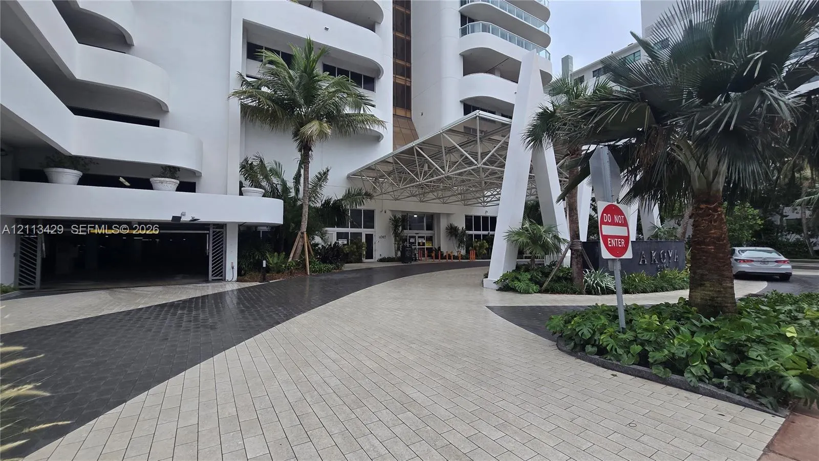 6365 Collins Avenue #909