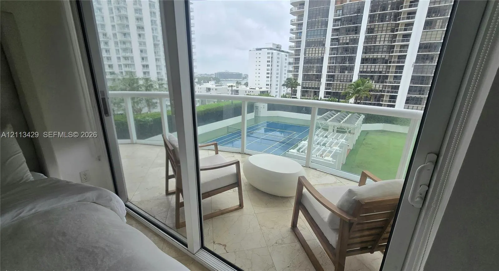 6365 Collins Avenue #909