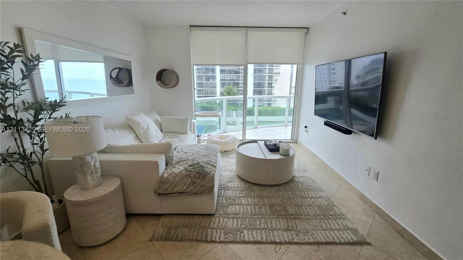 6365 Collins Avenue #909
