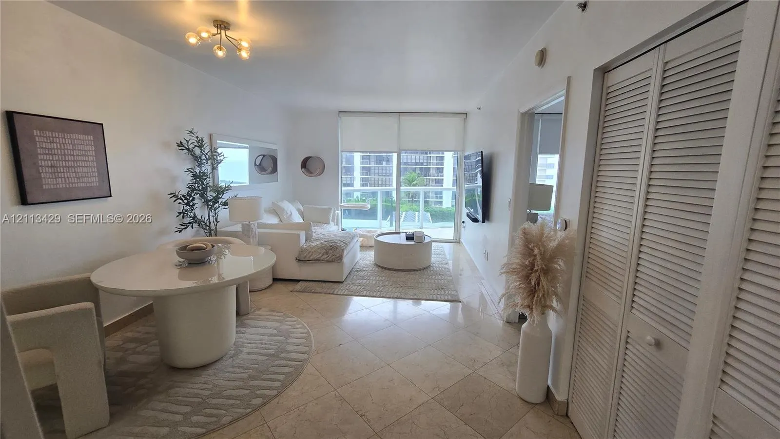 6365 Collins Avenue #909