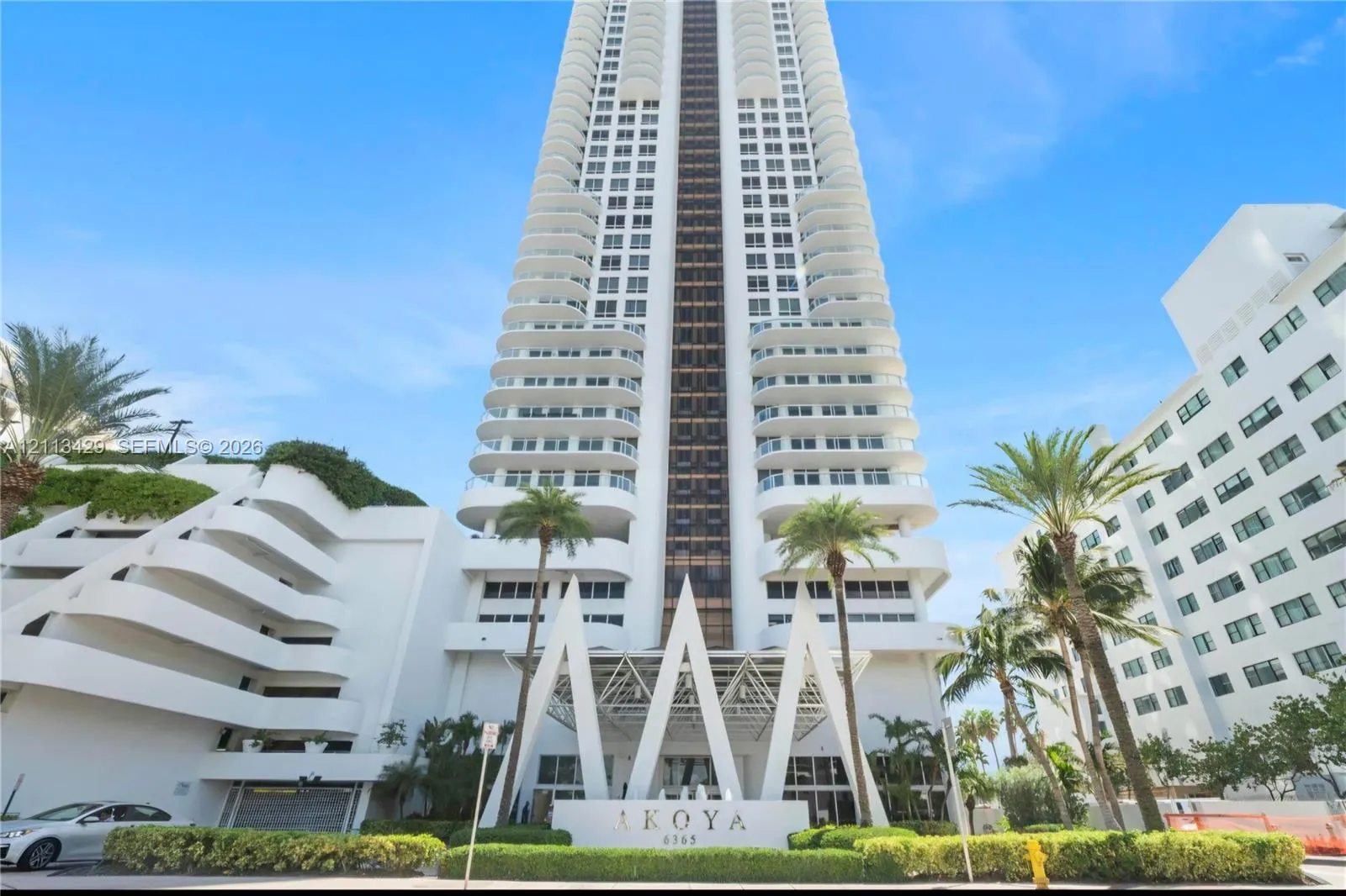 6365 Collins Avenue #909
