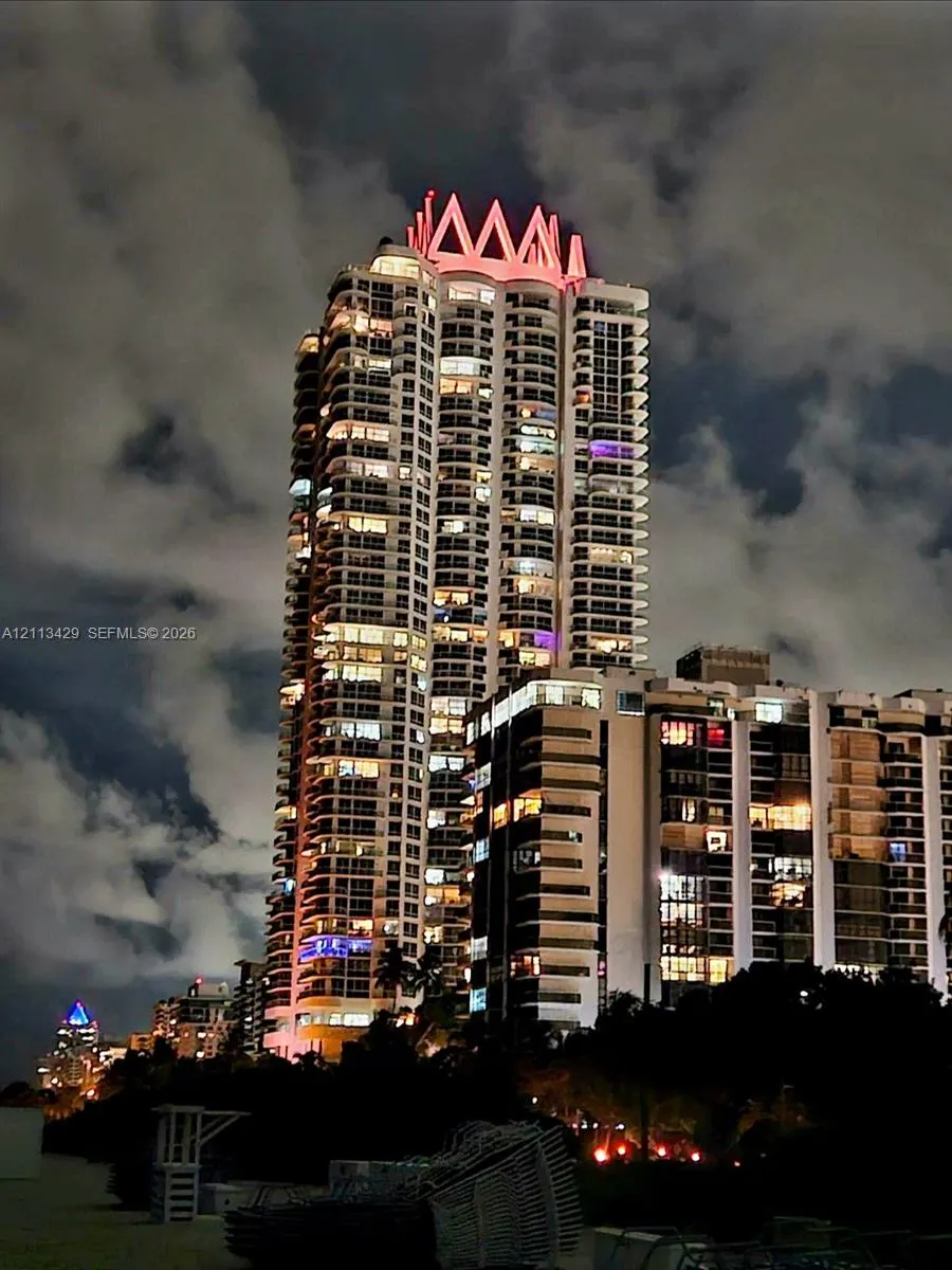 6365 Collins Avenue #909