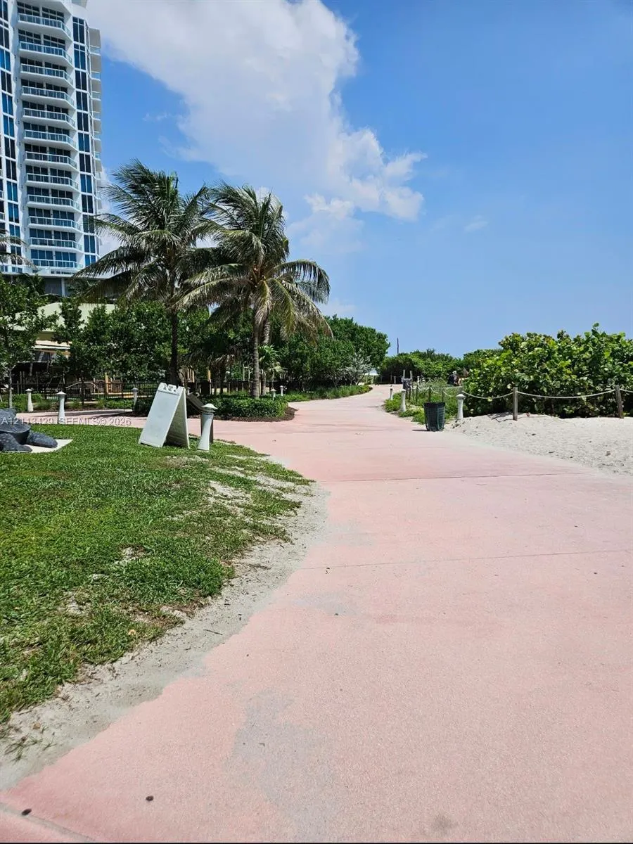 6365 Collins Avenue #909