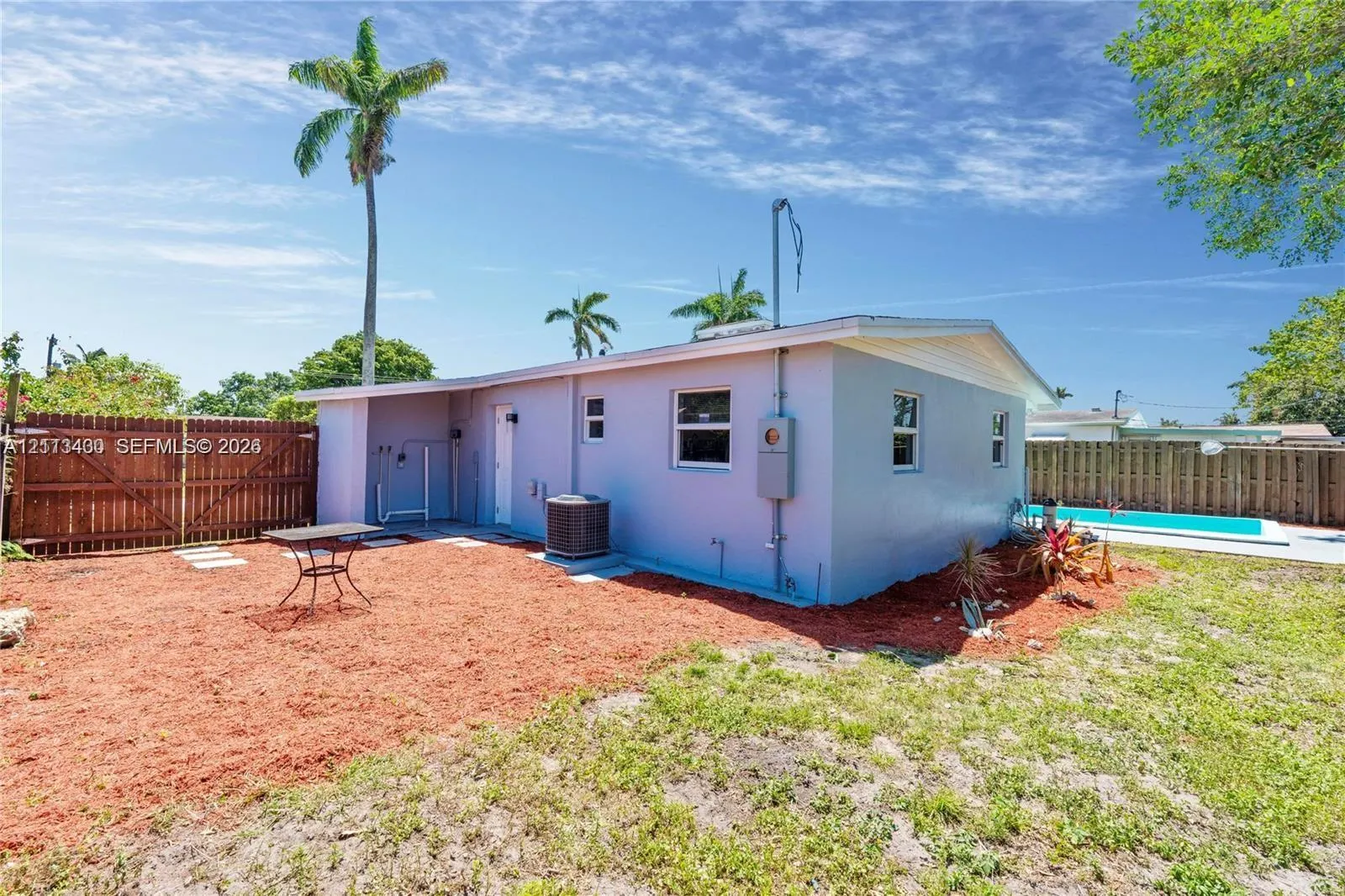 5621 SW 38th Court
