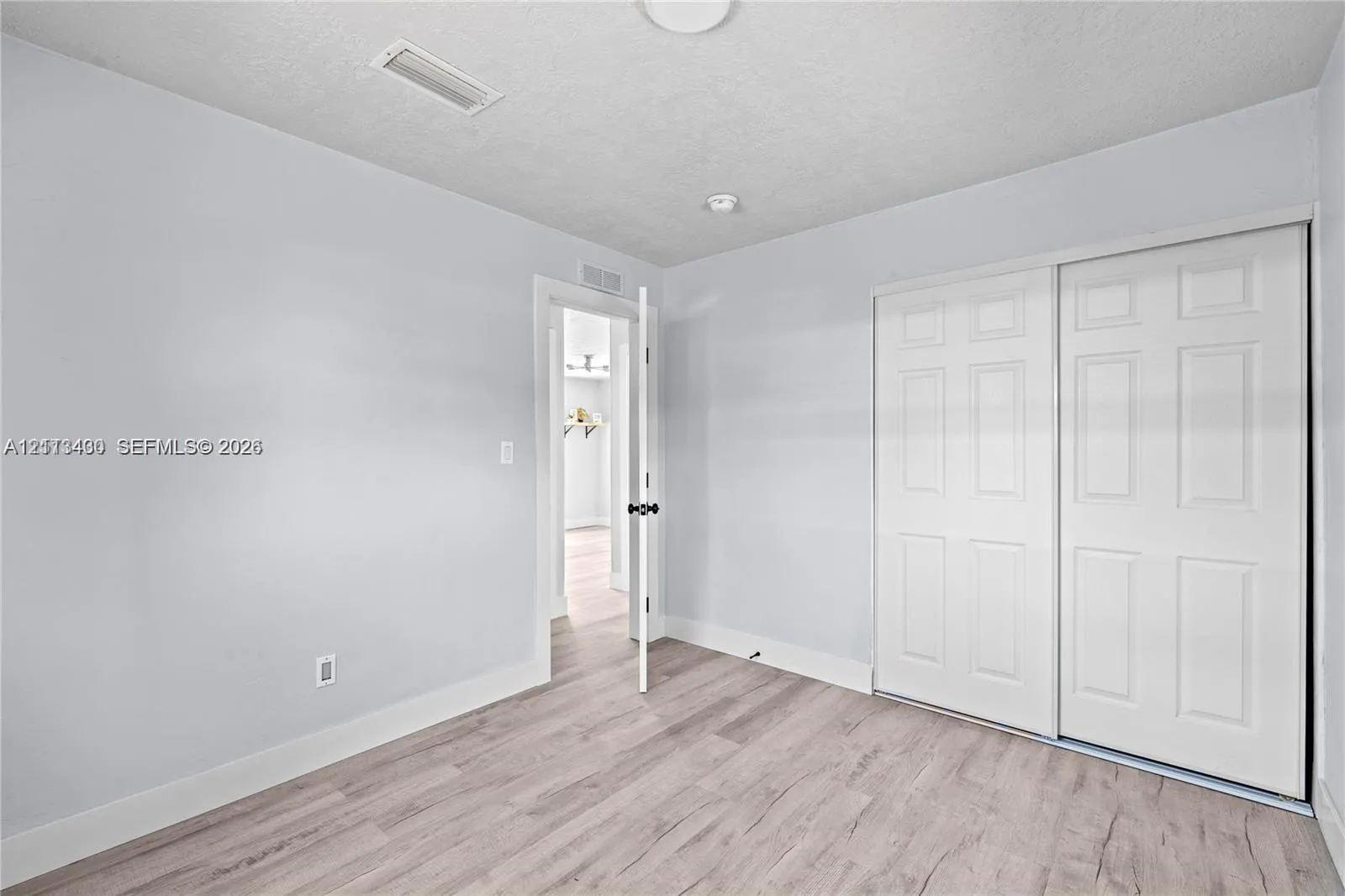 5621 SW 38th Court
