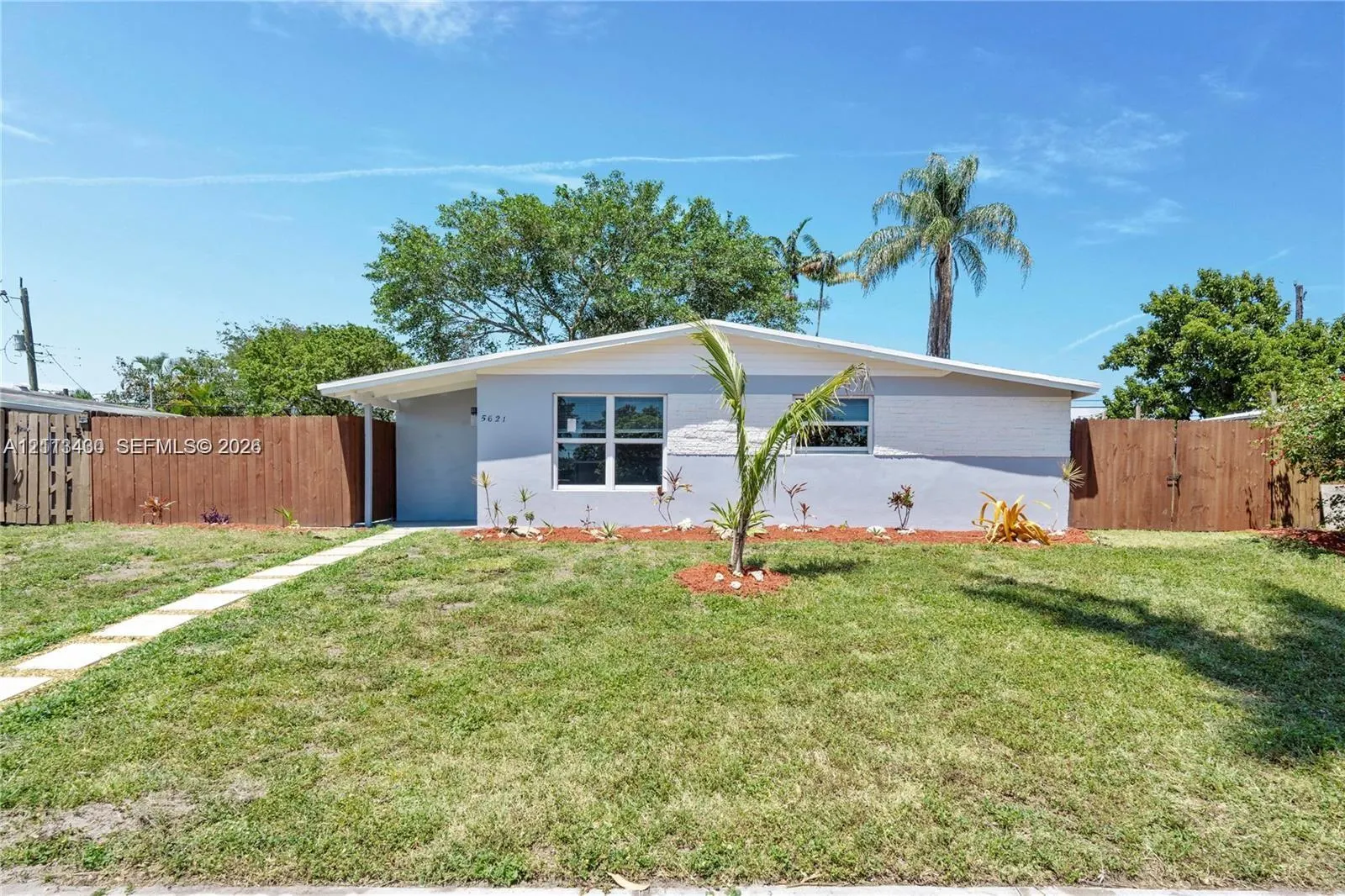 5621 SW 38th Court