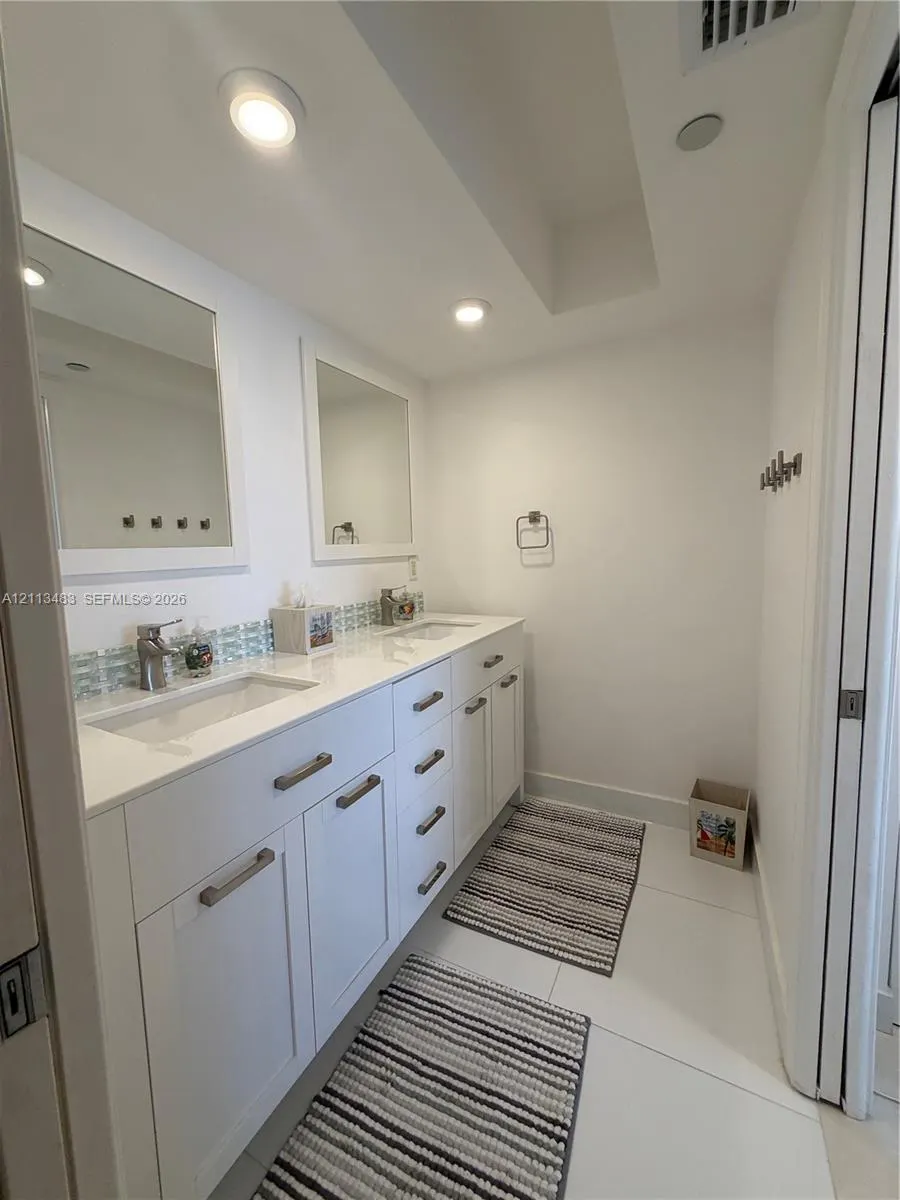 6917 Collins Avenue #711