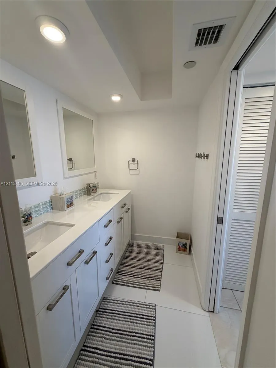 6917 Collins Avenue #711