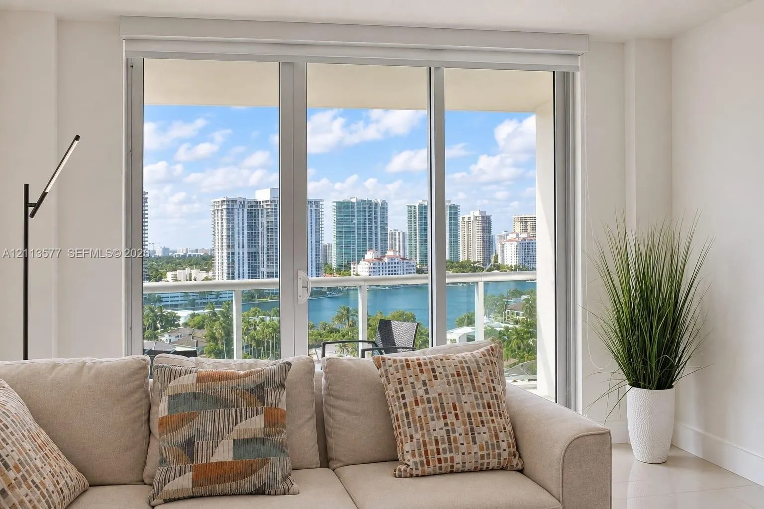 19370 Collins Avenue #1622