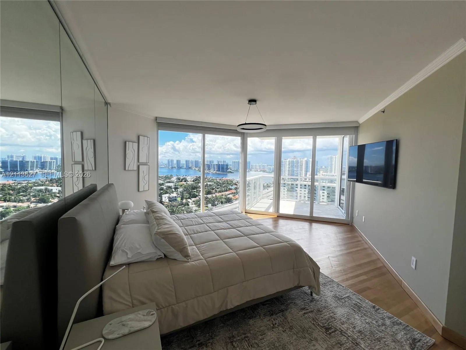 19333 Collins Avenue #2410