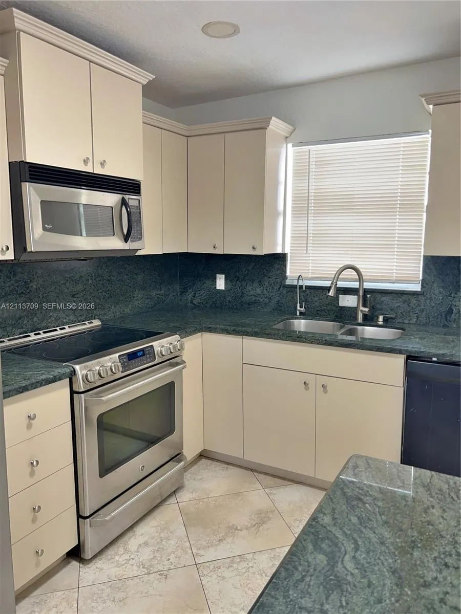 5170 SW 40th Avenue #1E