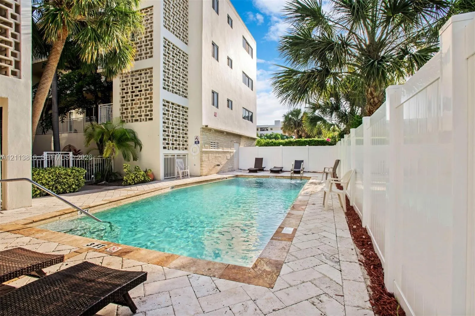 10001 W Bay Harbor Drive #208