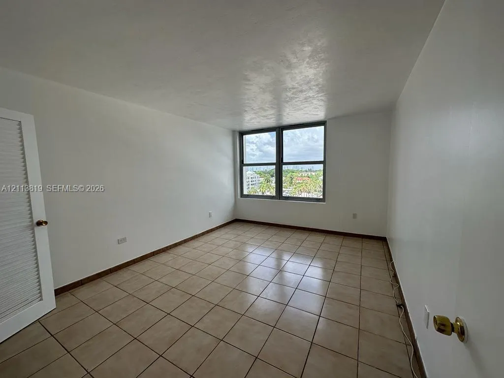 2899 Collins Avenue #848