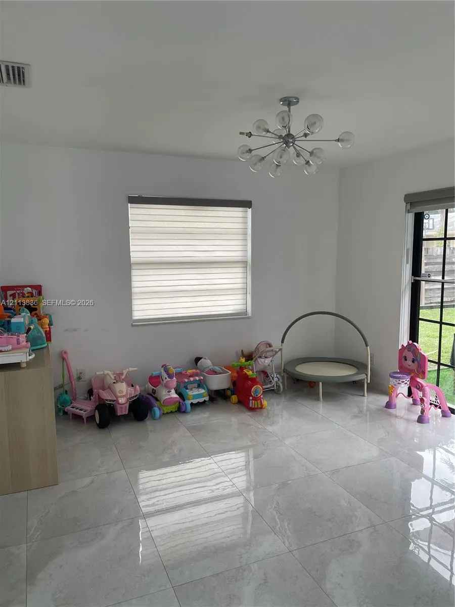 10153 SW 51st Street