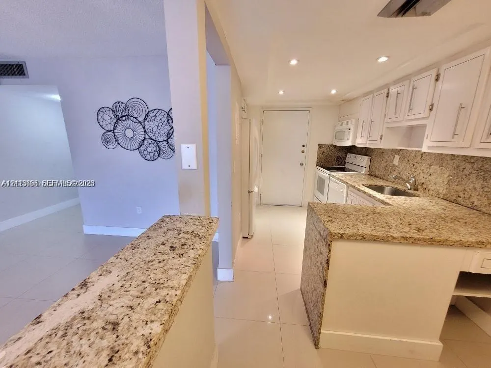 18011 Biscayne Boulevard #702
